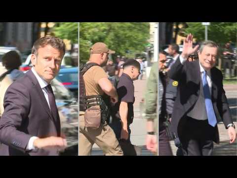 Macron, Scholz and Draghi arrive at Kyiv hotel
