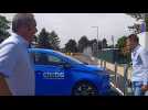 Sur l'aire Saint-Laurent de l'A25, Serge Martin, délégué territorial Enedis, présente le fonctionnement de la nouvelle station de recharge ultra-rapide de véhicules électriques.