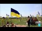 Guerre en Ukraine: des familles en deuil enterrent leurs proches