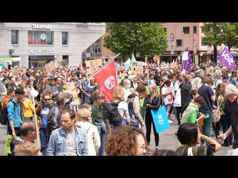 Thousands of climate marchers protest in Rotterdam