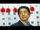 Au Japon, Shinzo Abe entre la vie et la mort après une attaque armée