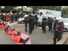 Paris: des militants écologistes bloquent le périphérique