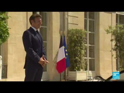 Macron struggles to find compromise in France impasse