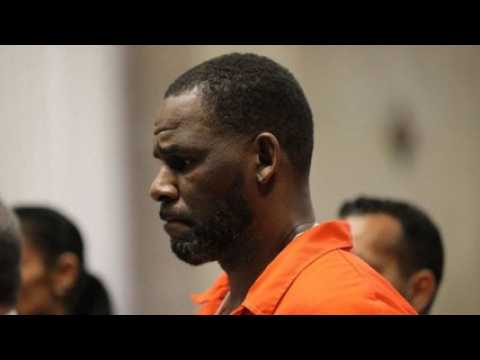 VIDEO : Procs de R. Kelly : le chanteur est condamn  30 ans de prison pour crimes sexuels