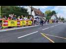 L'émotion dans le village de Forest-sur-Marque au passage des cyclistes