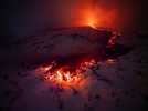 VIDÉO. Les magnifiques images de la rencontre entre le feu et la neige sur l'Etna, en Sicile