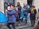 Lille : quinze jeunes femmes se disant mises à la rue manifestent devant l'opéra