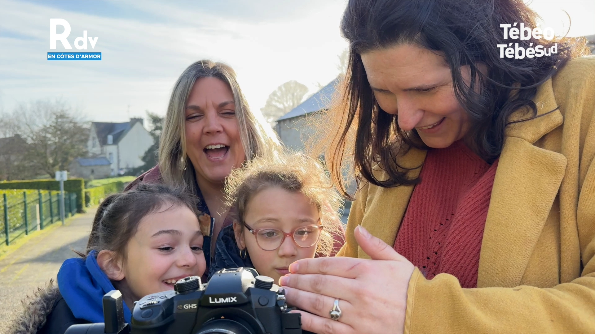 « Il ne faut pas faire ce métier pour sauver des enfants » : on a suivi une famille d'accueil près de Paimpol