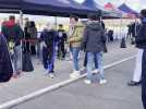 Les enfants prennent le volant de voitures de sport sur le circuit de Chambley