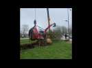 Opération spectaculaire de plantation d'un arbre à Châlons