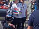 pogacar signe des autographes