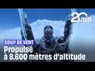 Un parapentiste aspiré par un nuage et propulsé à 8.600 m d'altitude