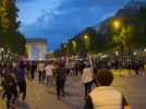 Ambiance champs elysées à paris pour la finale de la ligue des champions