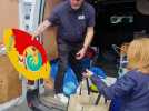 En fin de brocante, la Recyclerie Sud Oise récupère les invendus