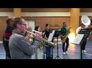 A Saint-Quentin, les musiciens de la Vaillante répète à quelques heures des Fêtes du bouffon.