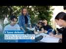 Cette professeur d'histoire-géographie donne cours à ses élèves dehors