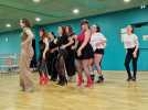 Glamour et sensuelle, la danse en talons aiguilles séduit les femmes dans l'Eure