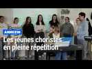 La chorale en pleine répétition au collège Liberté d'Annezin