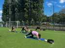 Béthune : Clara et Sherynn donnent des cours de yoga sous le soleil