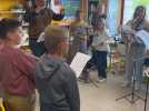 Une classe d'orchestre à l'école de Monchy-Breton
