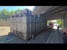 Un camion percute un pont de chemin de fer à Marcinelle