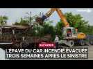 L'épave du car incendié évacuée trois semaines après le sinistre à Buchères (Aube)