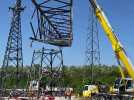 Marquion : des cordistes péruviens assemblent un pylône électrique