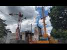 VIDÉO. Plusieurs tonnes et 26 mètres de haut : montage en cours de la grue du Casino de Saumur