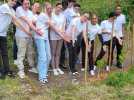 Au Havre, des jeunes apprentis plantent des vignes au pied de l'abbaye de Graville