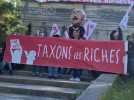 Des millitants d'Attac manifestent contre le défilé Louis Vuitton