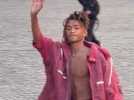 Jaden Smith prend un bain de foule au défilé Louis Vuitton