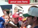 Le pilote de F1 Carlos Sainz à la rencontre de ses fans au Grand Prix de Monaco