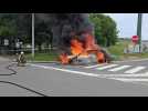 Une voiture prend feu sur le R3 et a à peine le temps de sortir de l'autoroute