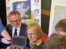 Isabelle Bernard s'exprime avant la remise du prix Dominique-Bernard
