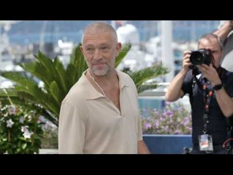 VIDEO : Vincent Cassel : sa compagne Narah Baptista dvoile des photos de sa petite famille