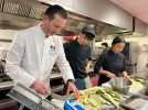 VIDÉO. Le chef cuisinier de Matignon en visite dans les cuisines de ce lycée du Mans