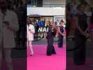 Fauve Hautot s'autorise quelques pas de danse sur le Pink Carpet de Canneseries