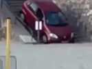 Au Touquet, un conducteur pense connaître le chemin... Sa voiture reste bloquée sur un escalier