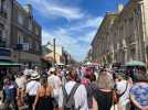 VIDÉO. Le bric-à-brac de la rue Gambetta, au Mans, a rassemblé les foules