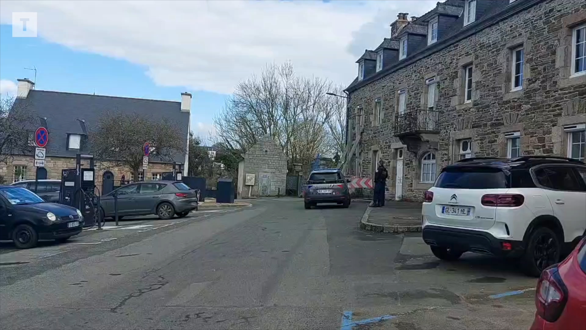 « C'était comme dans les films » : à Lannion, un mineur de 16 ans blessé par arme à feu, une place bouclée [Vidéo]