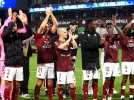 Les joueurs du FC Metz célèbrent leur large victoire face à Annecy avec leurs supporters