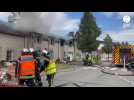 VIDÉO. Les pompiers luttent contre l'incendie d'une maison, près d'Alençon