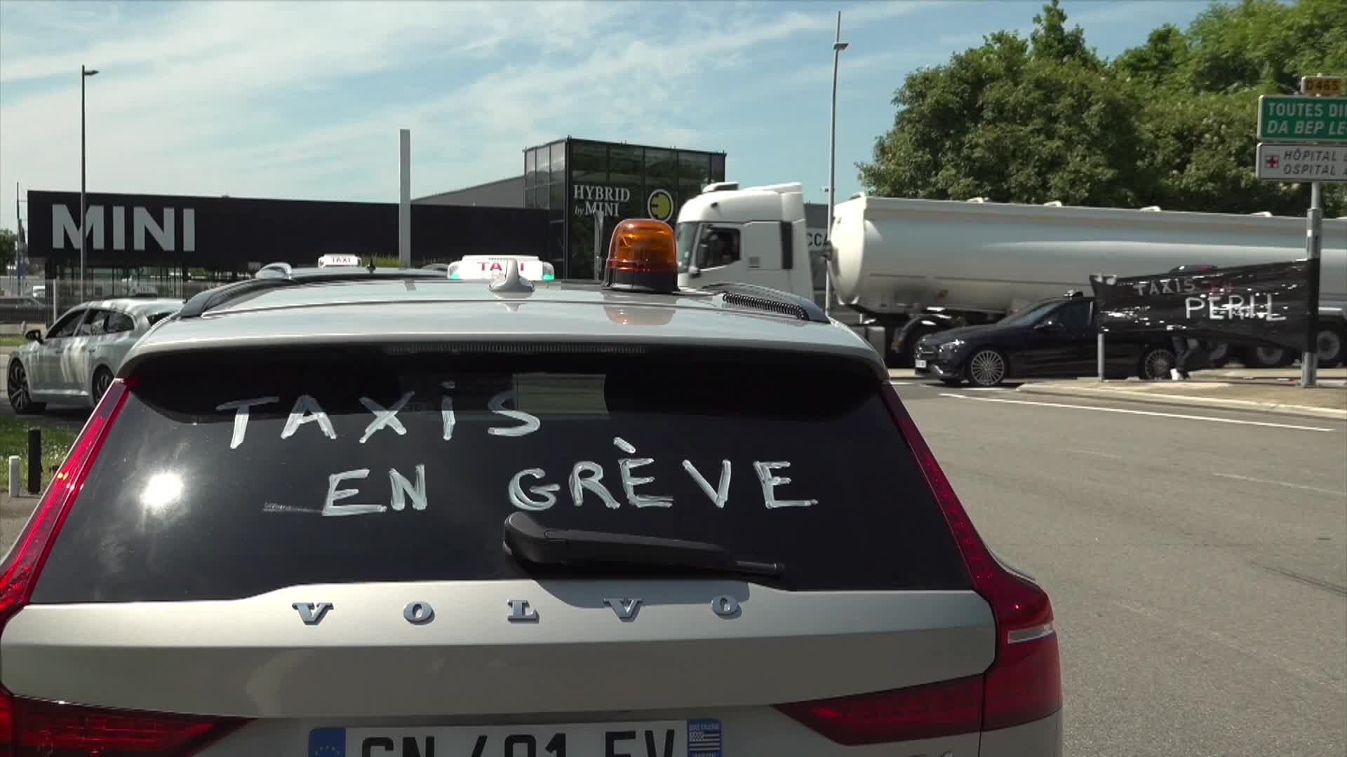 Taxis en colère, silence assourdissant au procès Le Scouarnec, des Schtroumpfs en folie : T dans l'actu fait le tour de l'info en vidéo