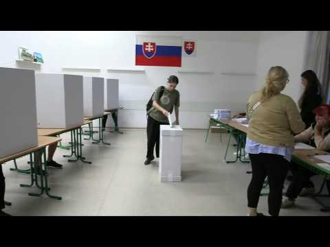 Polling stations open in Slovak election
