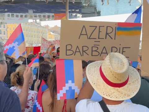VIDÉO. Manifestation de soutien aux Arméniens :"Celui qui touche un Arménien, touche un Marseillais"