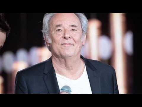 VIDEO : Maxime Le Forestier : le chanteur de 74 ans s'effrondre sur scne en plein concert