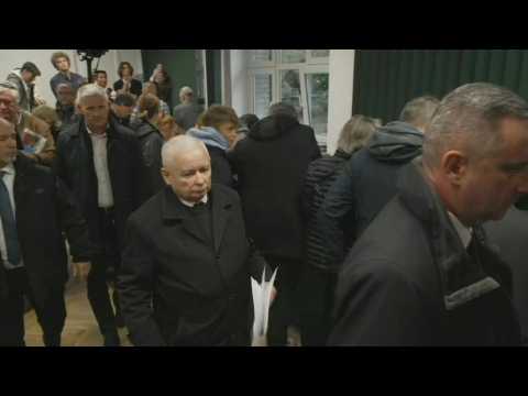 Populist leader Jaroslaw Kaczynski votes in Poland election