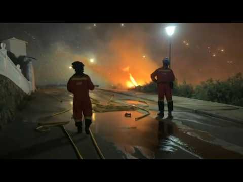 Spain: Firefighters battle wildfire in Valencia province