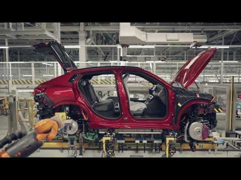 BMW iX2 – Battery installation and marriage, installation of steering wheel and airbag