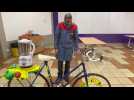 Un des bénévoles du repair café de Bully-les-Mines nous présente leur smoocyclette